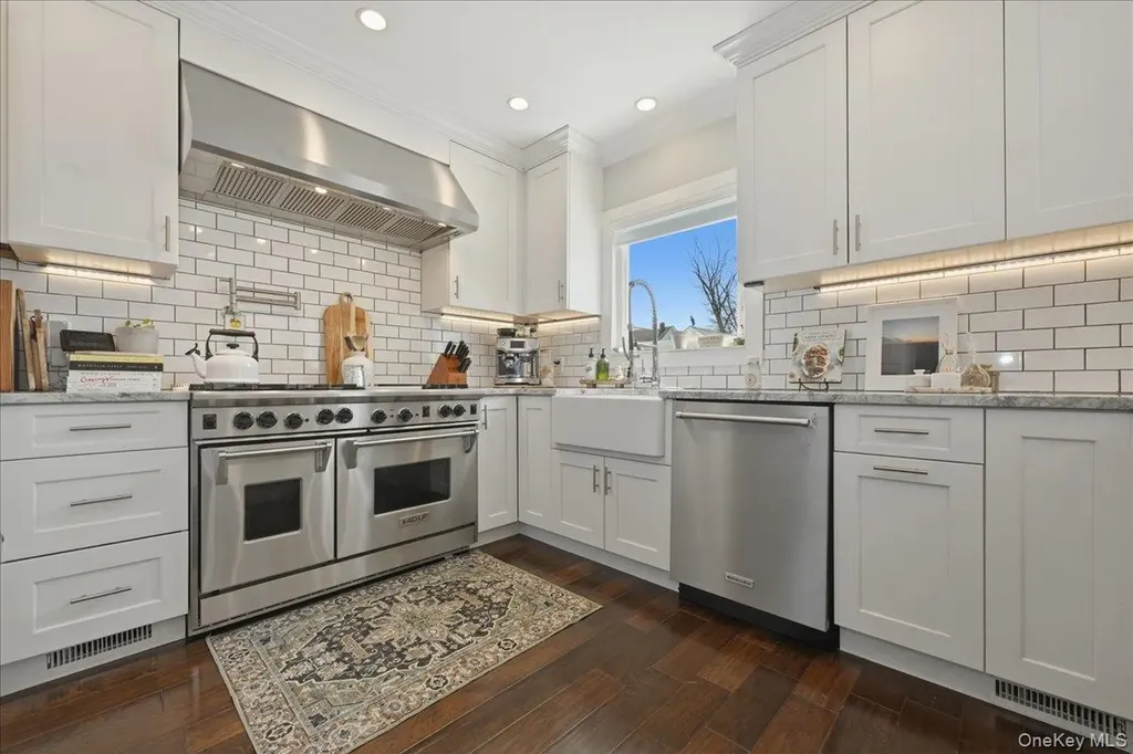 98 Vincent Place Lynbrook NY 11563