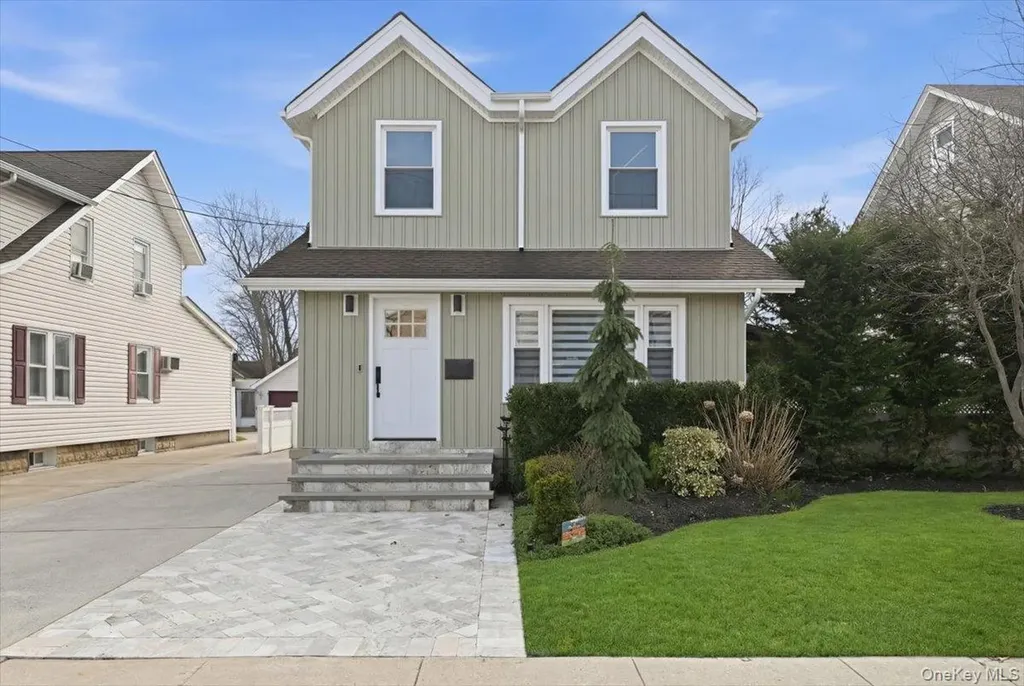 98 Vincent Place Lynbrook NY 11563