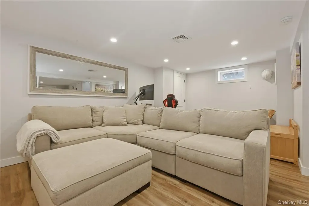 98 Vincent Place Lynbrook NY 11563