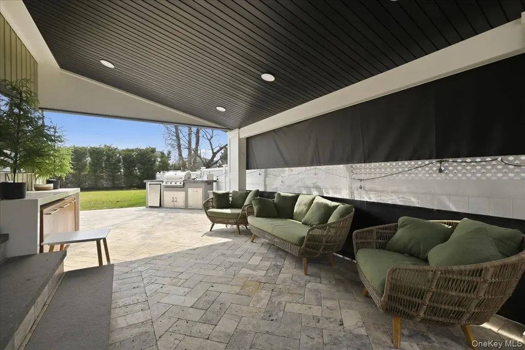 98 Vincent Place Lynbrook NY 11563