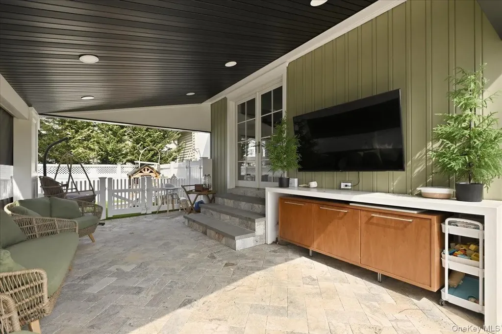 98 Vincent Place Lynbrook NY 11563