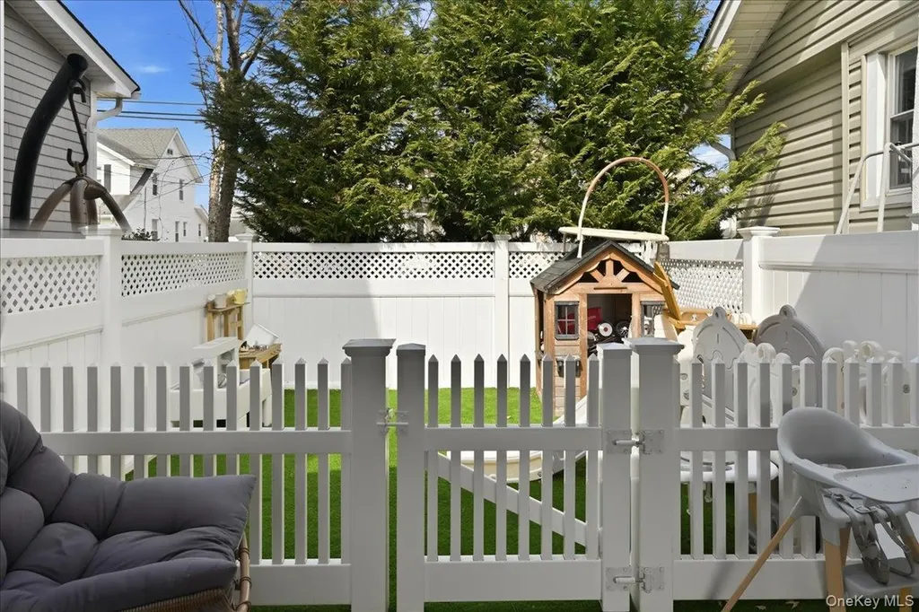 98 Vincent Place Lynbrook NY 11563