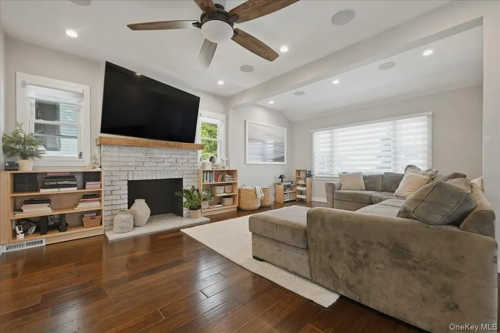 98 Vincent Place Lynbrook NY 11563