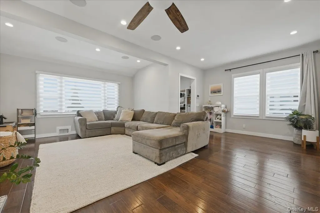 98 Vincent Place Lynbrook NY 11563