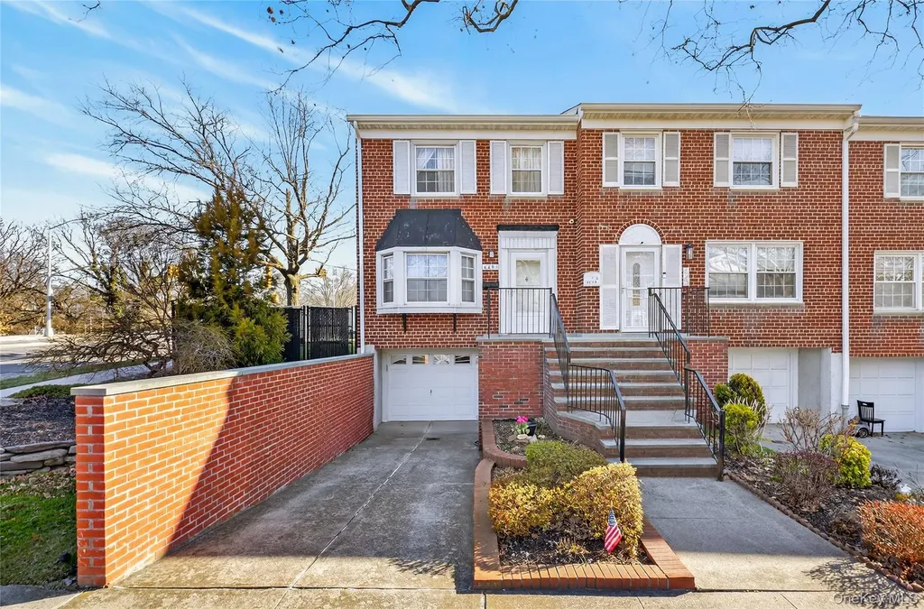 62-01 Douglaston Parkway Douglaston NY 11362
