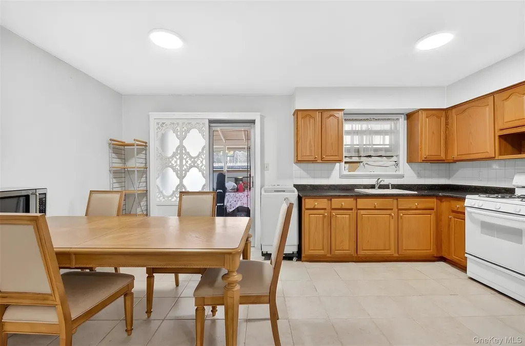 62-01 Douglaston Parkway Douglaston NY 11362