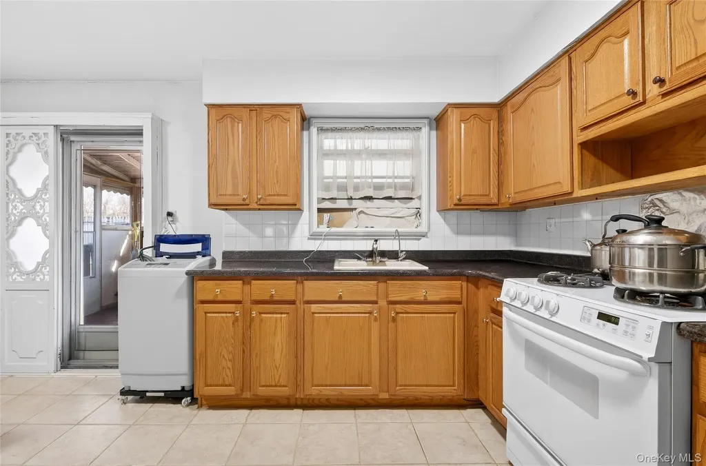 62-01 Douglaston Parkway Douglaston NY 11362