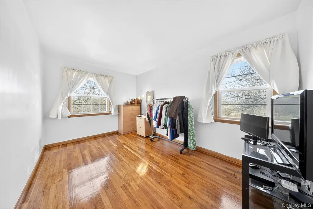 62-01 Douglaston Parkway Douglaston NY 11362