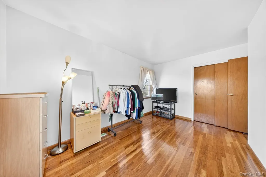 62-01 Douglaston Parkway Douglaston NY 11362