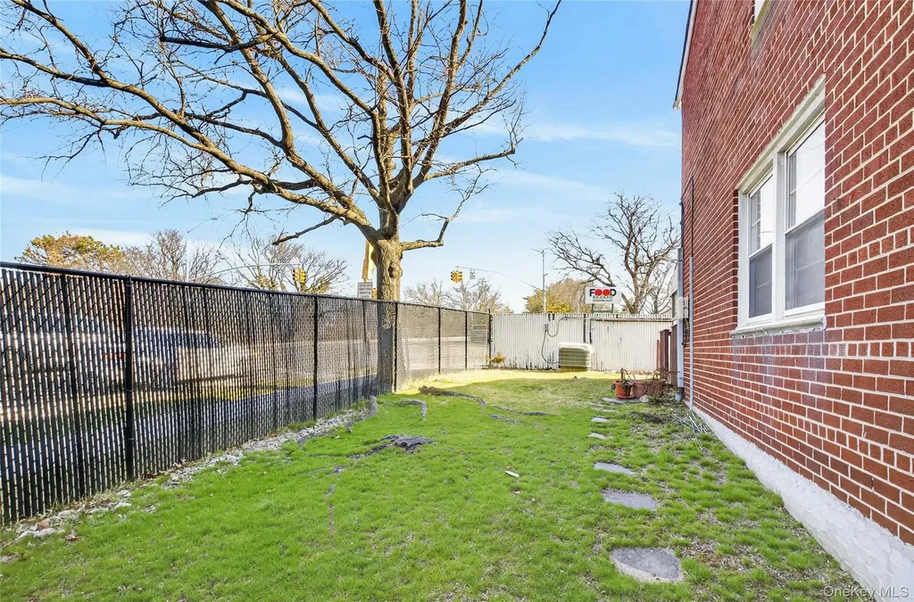 62-01 Douglaston Parkway Douglaston NY 11362