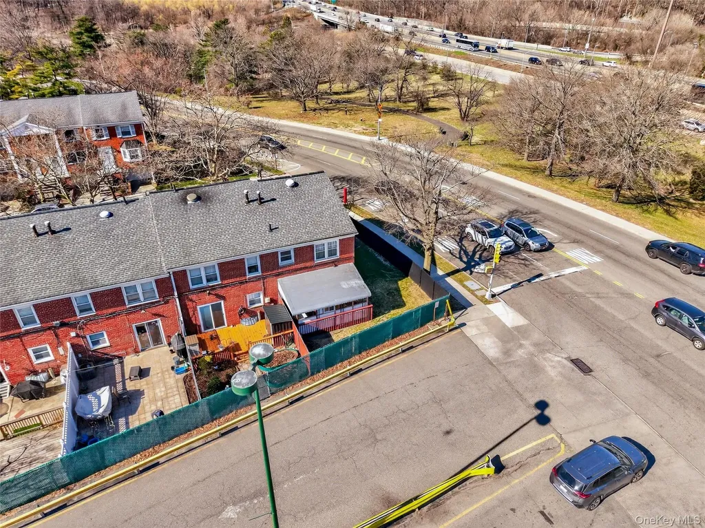 62-01 Douglaston Parkway Douglaston NY 11362