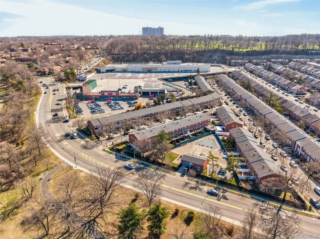 62-01 Douglaston Parkway Douglaston NY 11362