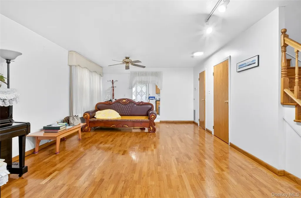 62-01 Douglaston Parkway Douglaston NY 11362