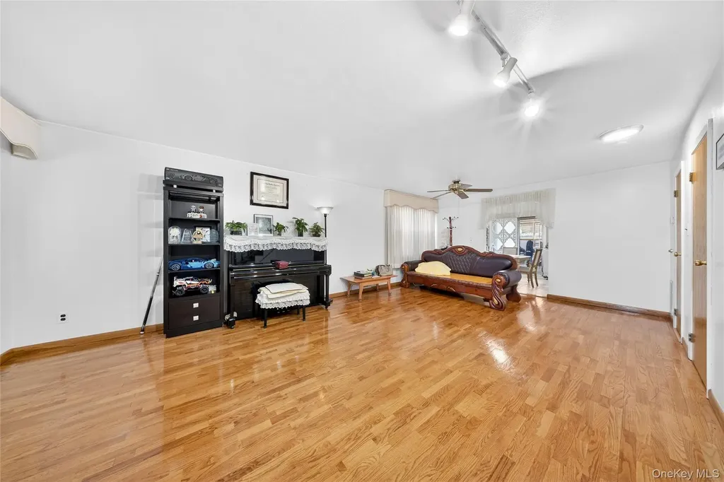 62-01 Douglaston Parkway Douglaston NY 11362