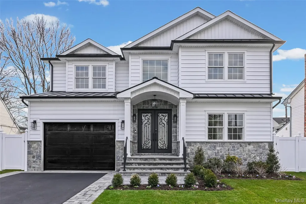 27 Grape Lane Hicksville NY 11801