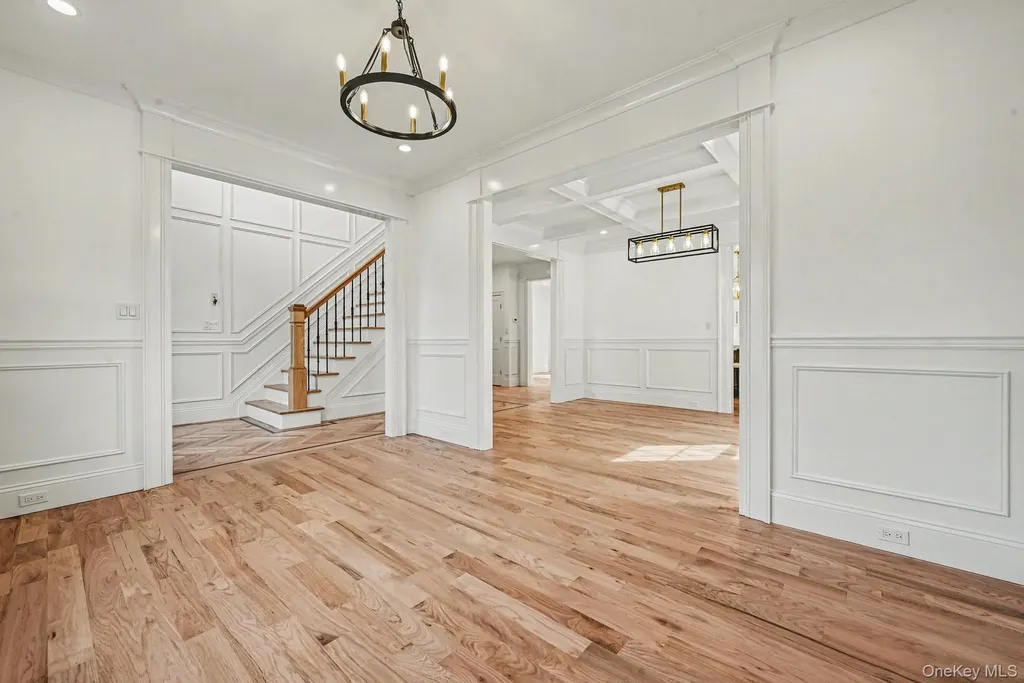 27 Grape Lane Hicksville NY 11801