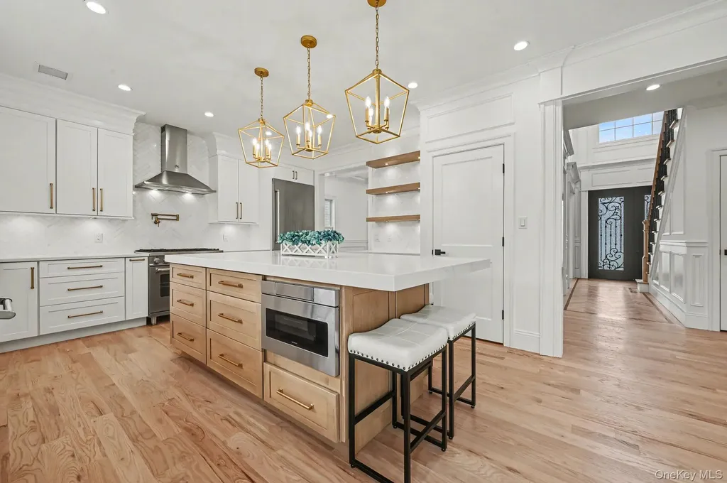 27 Grape Lane Hicksville NY 11801