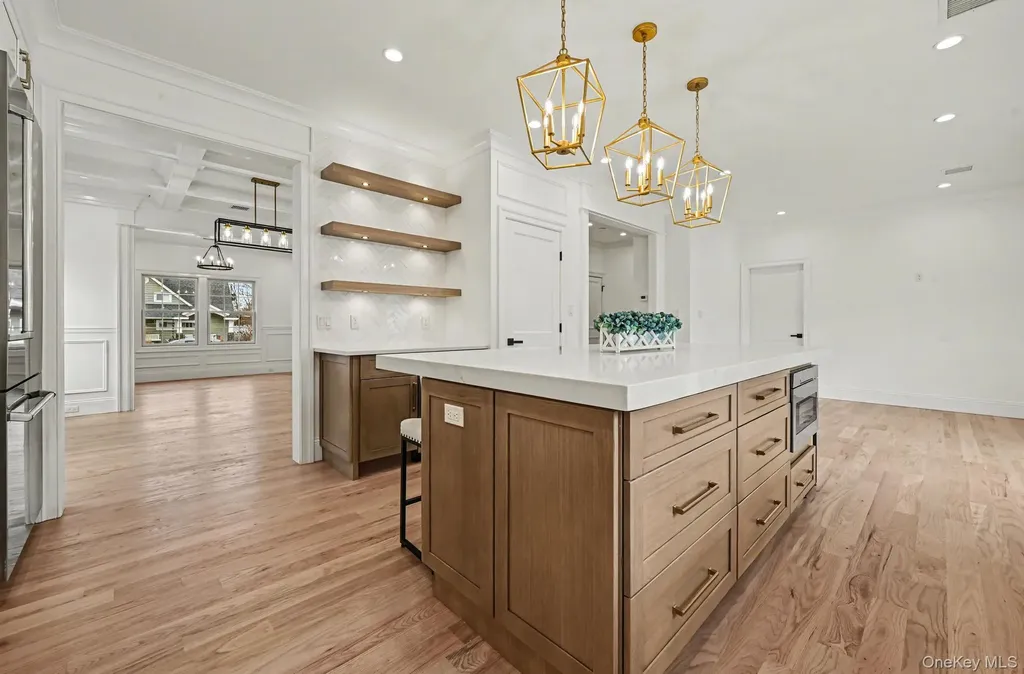27 Grape Lane Hicksville NY 11801