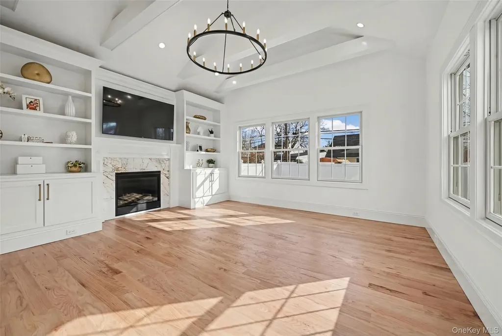 27 Grape Lane Hicksville NY 11801