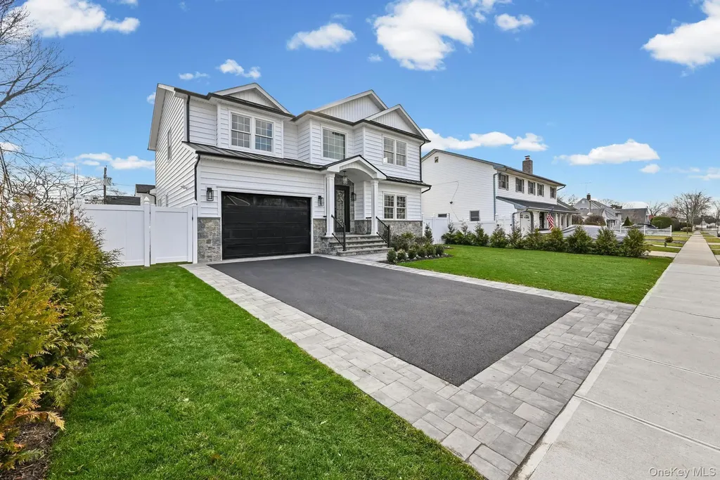 27 Grape Lane Hicksville NY 11801
