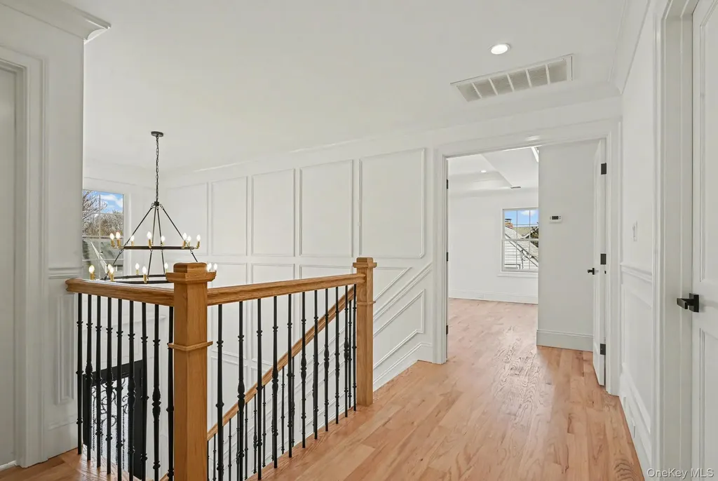 27 Grape Lane Hicksville NY 11801