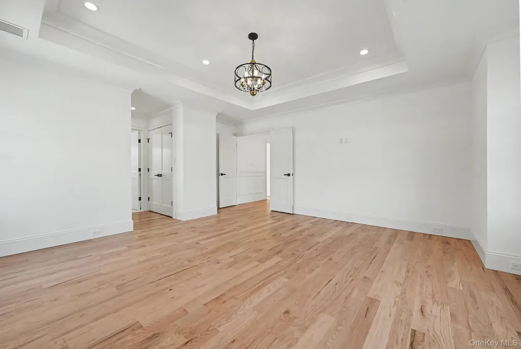 27 Grape Lane Hicksville NY 11801