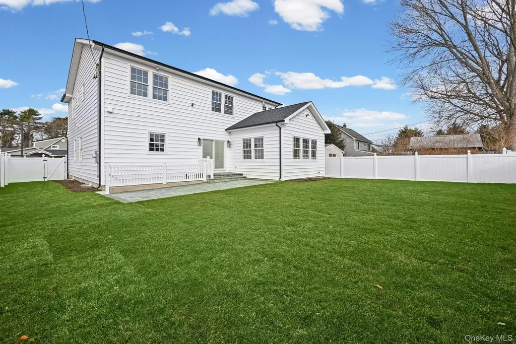 27 Grape Lane Hicksville NY 11801