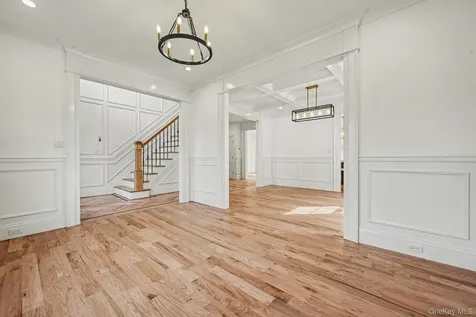 27 Grape Lane Hicksville NY 11801