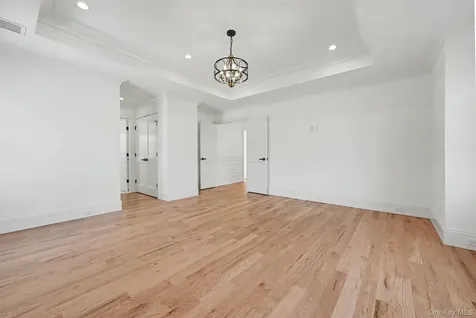 27 Grape Lane Hicksville NY 11801