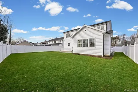 27 Grape Lane Hicksville NY 11801