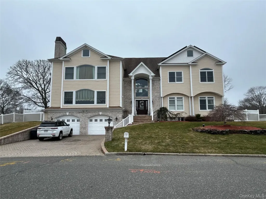 4 Vining Street Centereach NY 11720