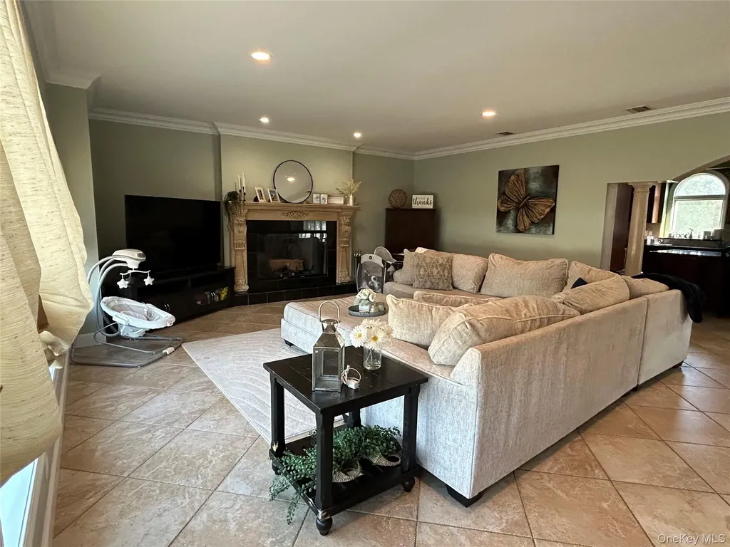 4 Vining Street Centereach NY 11720