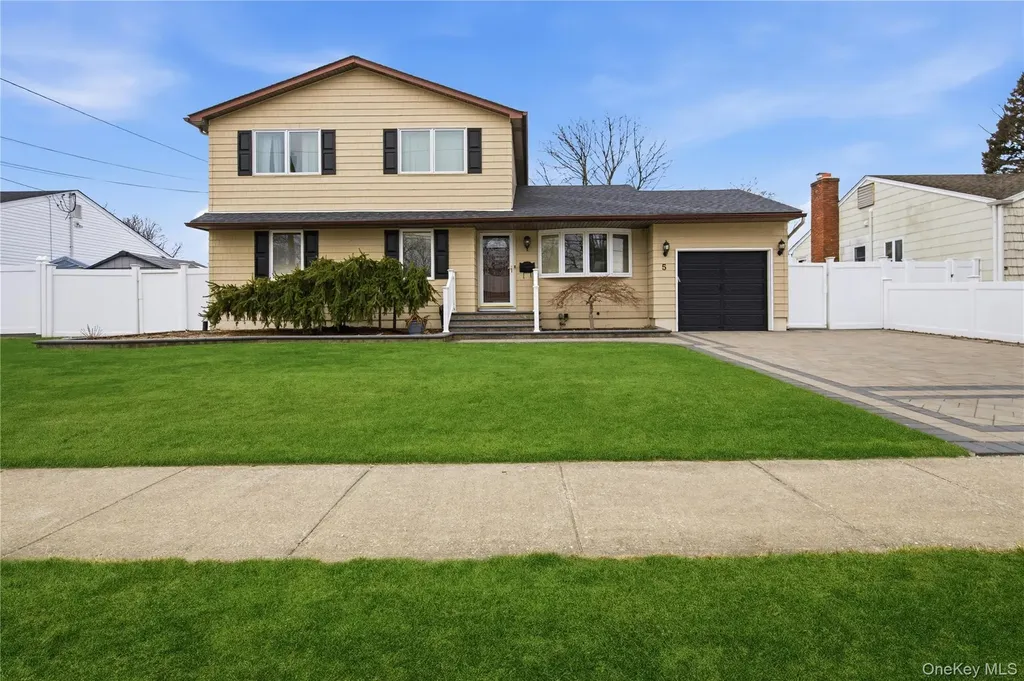 5 Wheeler Court Deer Park NY 11729
