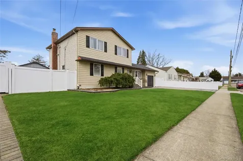 5 Wheeler Court Deer Park NY 11729