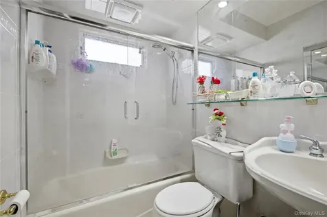 5 Wheeler Court Deer Park NY 11729