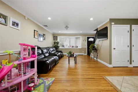 5 Wheeler Court Deer Park NY 11729