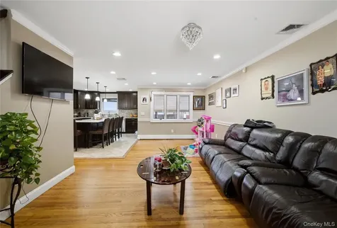 5 Wheeler Court Deer Park NY 11729