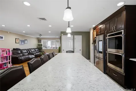 5 Wheeler Court Deer Park NY 11729