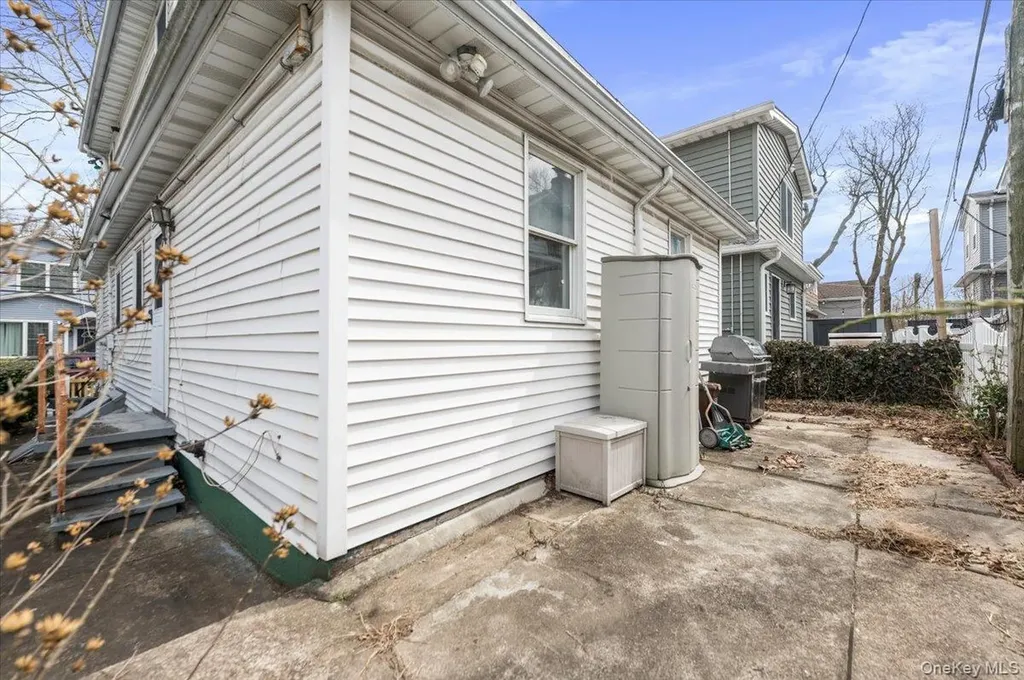 7 Poplar Avenue Bronx NY 10465
