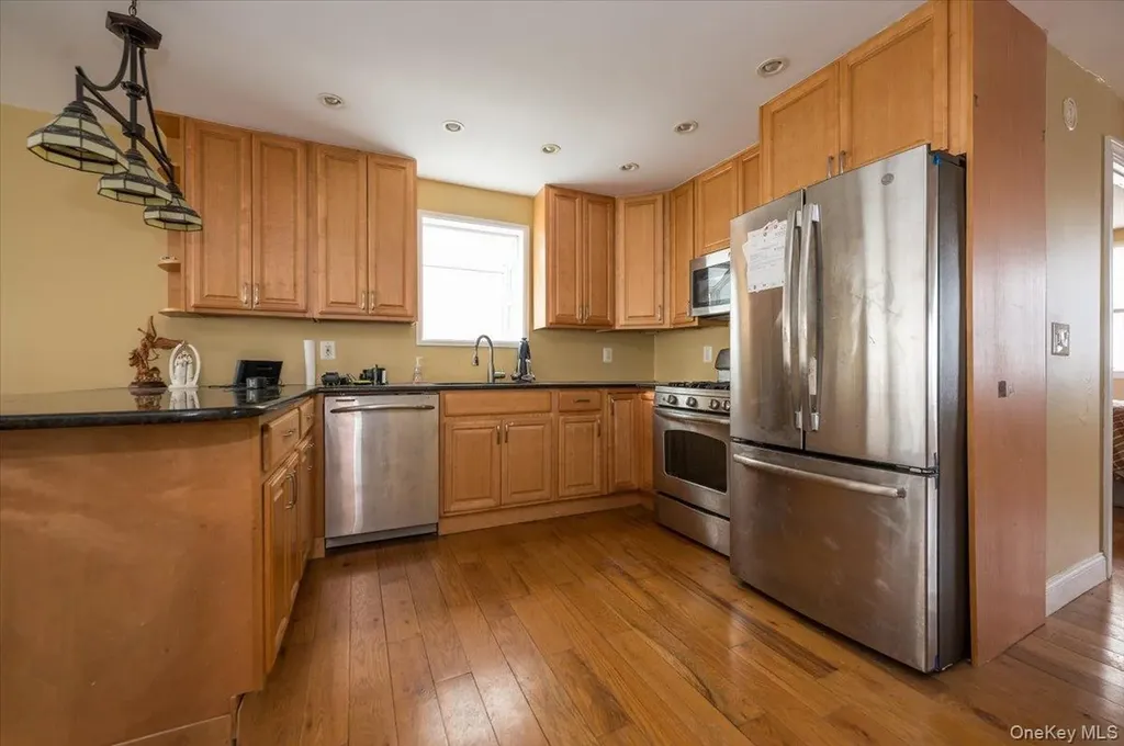 7 Poplar Avenue Bronx NY 10465