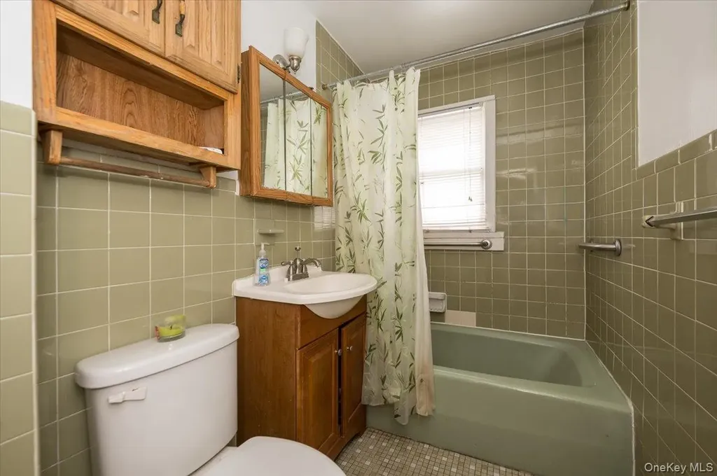 7 Poplar Avenue Bronx NY 10465