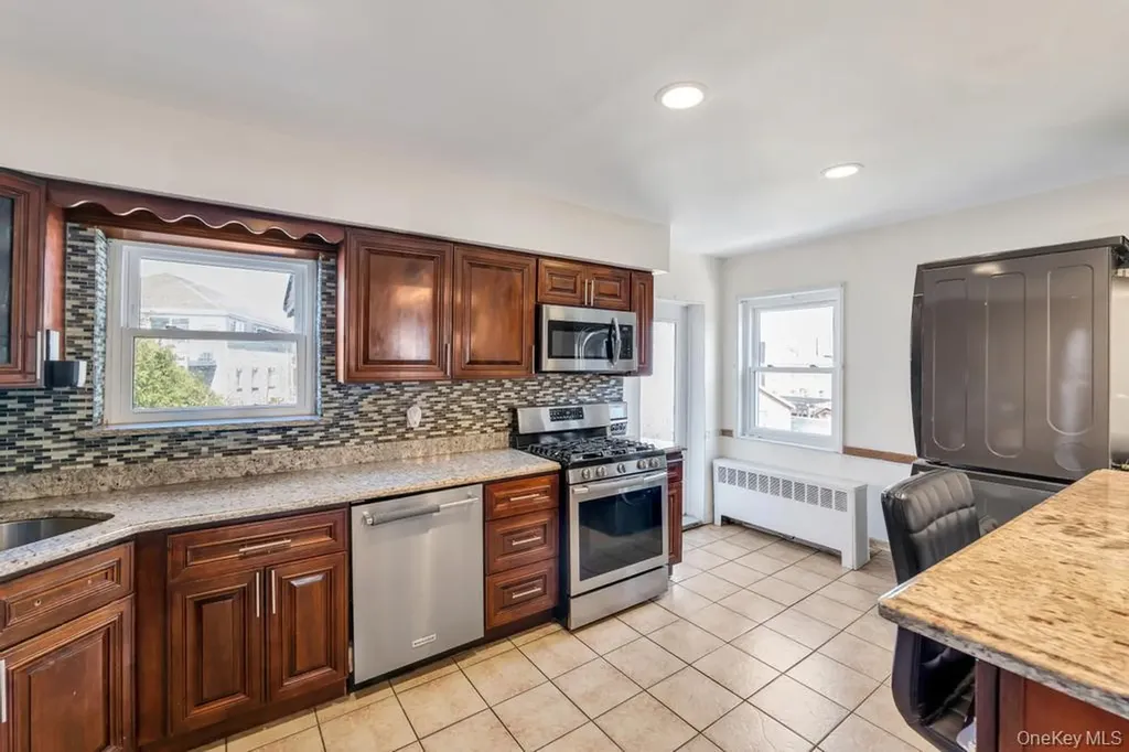 3247 Fairmount Avenue Bronx NY 10465