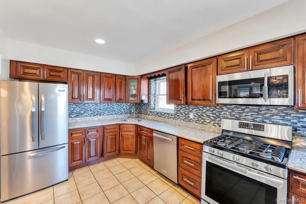 3247 Fairmount Avenue Bronx NY 10465