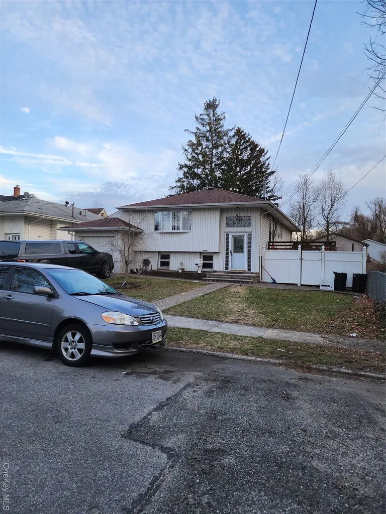 1656 Michalicki Place Merrick NY 11566