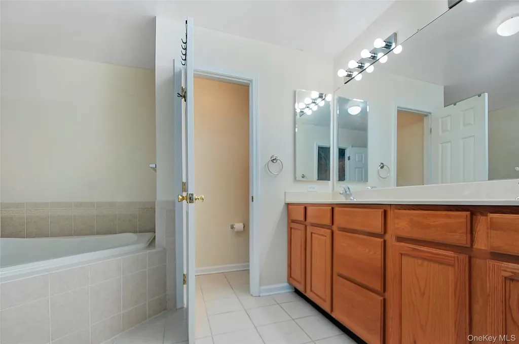 6 Webster Court Monroe NY 10950