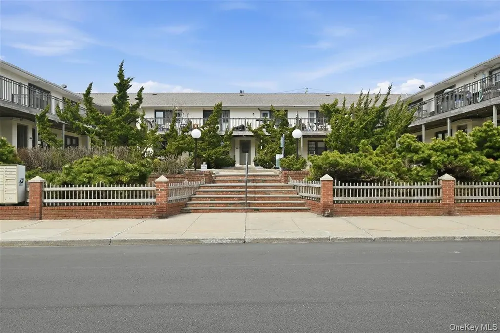 65 W Broadway Long Beach NY 11561