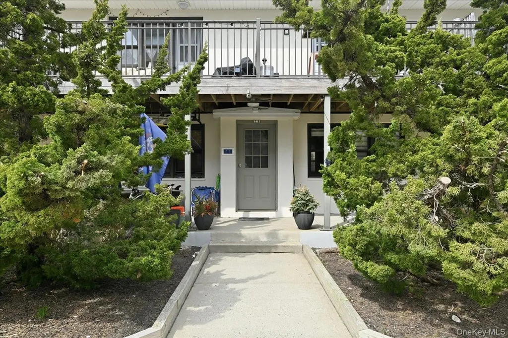 65 W Broadway Long Beach NY 11561