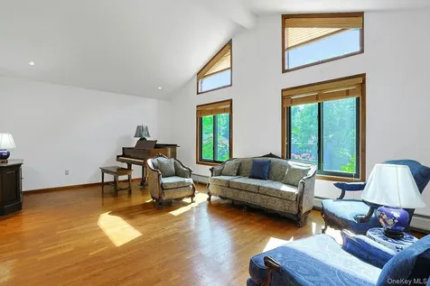 8 Sasson Terrace Valley Cottage NY 10989