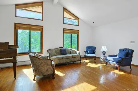 8 Sasson Terrace Valley Cottage NY 10989