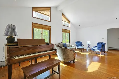8 Sasson Terrace Valley Cottage NY 10989